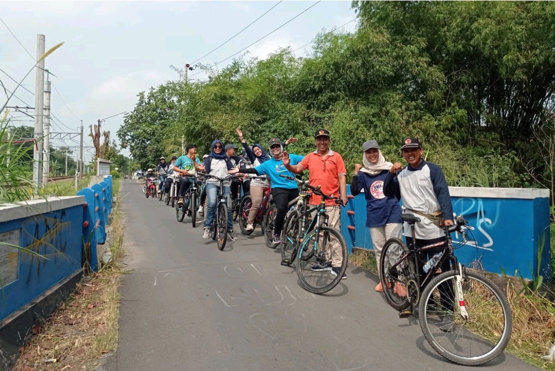 Sembari Gowes, Bawaskab Sukoharjo Patroli Kawal Hak Pilih