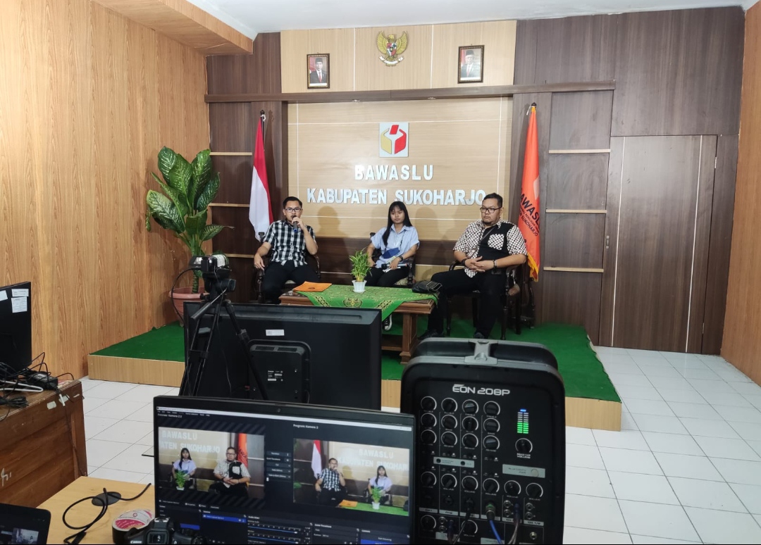 Webinar Bawaslu Sukoharjo: Bahas Hoax dan Hate Speech