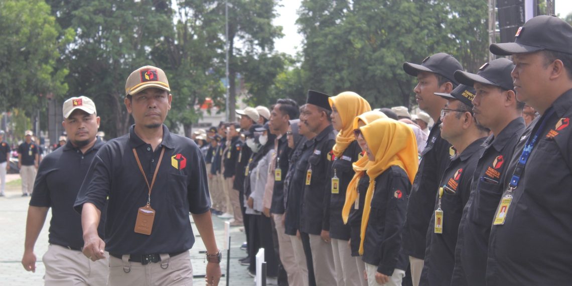 Inspeksi Ketua Bawaslu Selaku Komandan Apel Siaga Bawaslu Sukoharjo