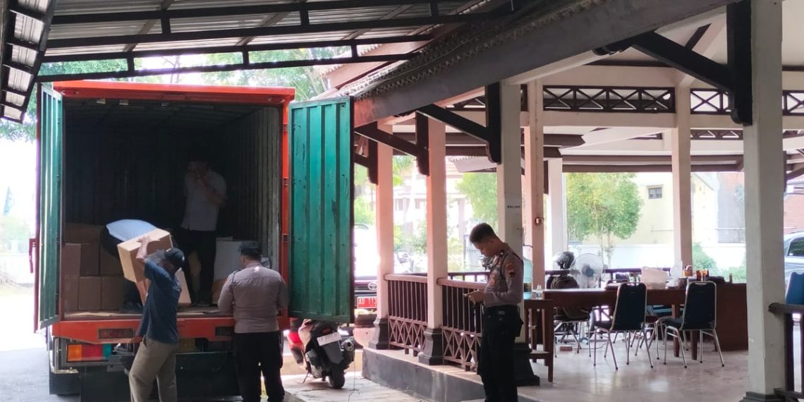 Pantau Ketat Penerimaan Logistik Pemilu