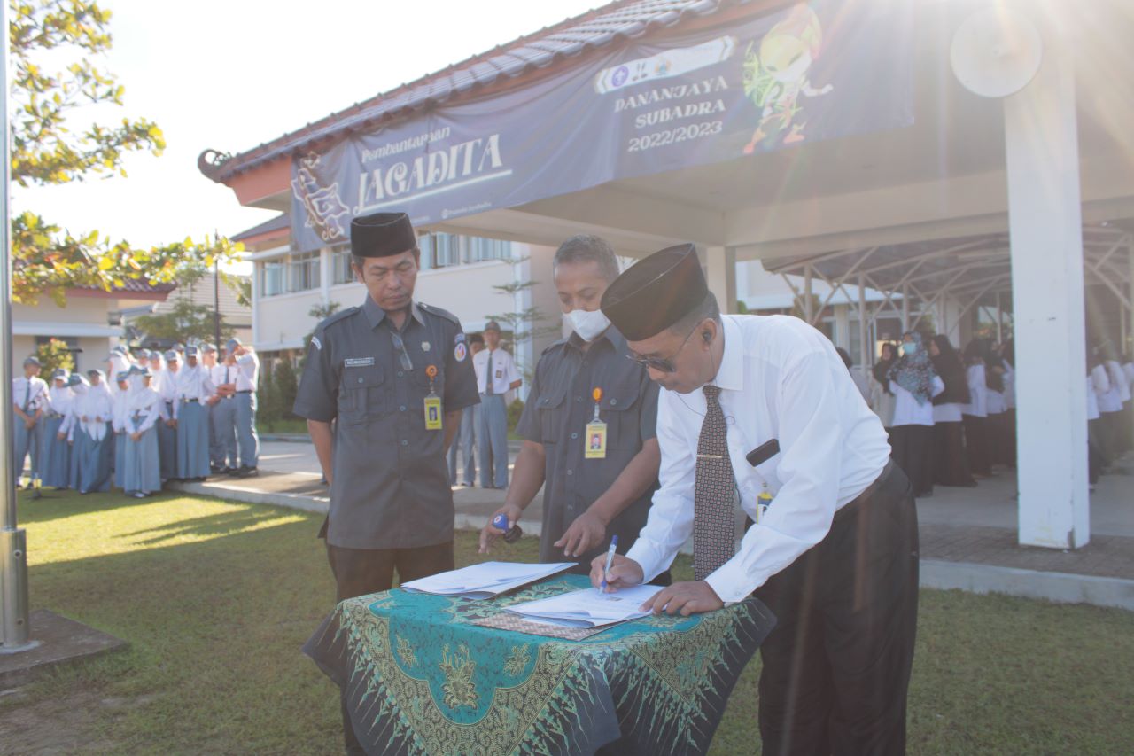 Taken MoU, Bawaslu Sukoharjo dan SMA Unggulan CT ARSA Foundation Jalin Kerjasama