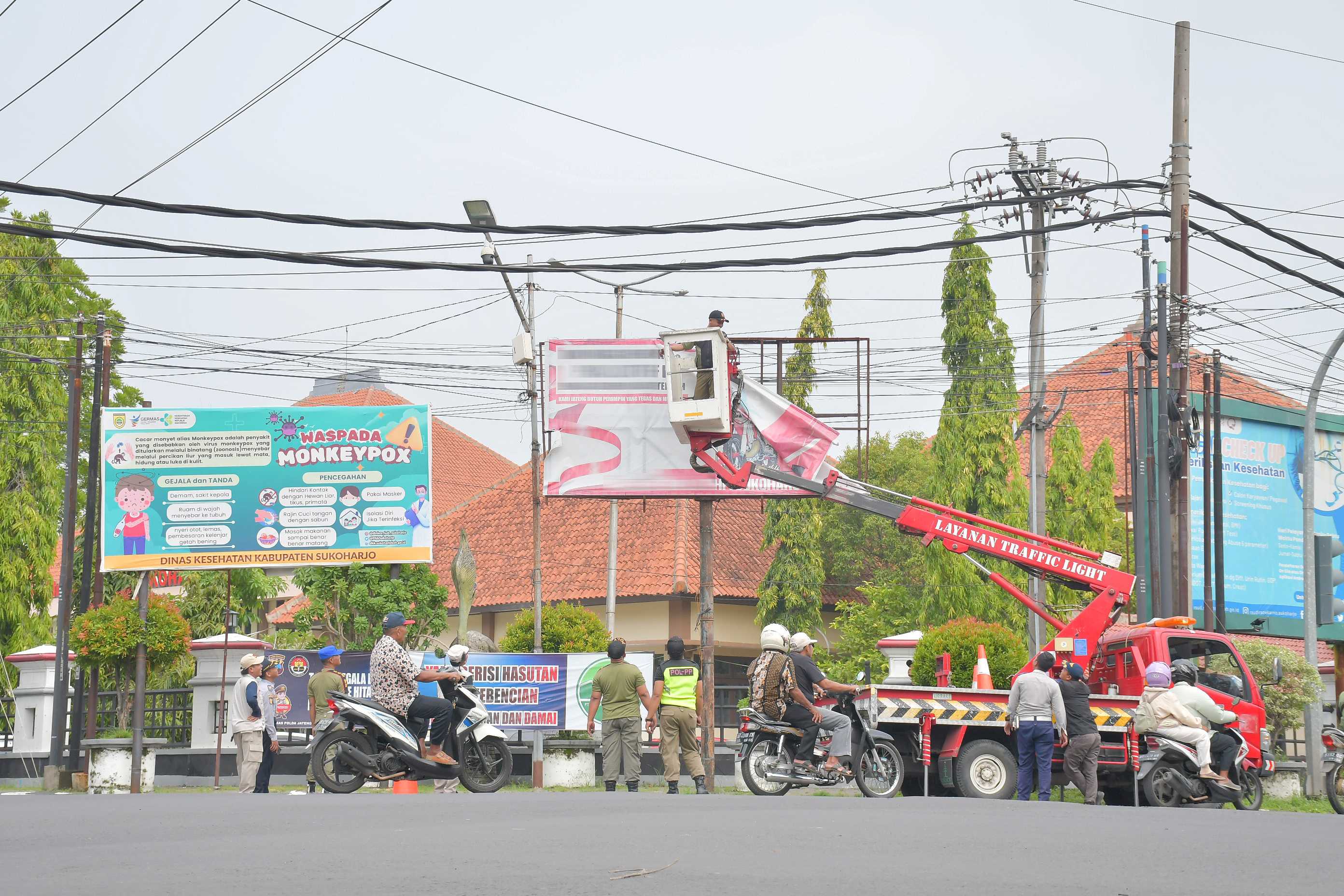 Bawaslu Sukoharjo Awasi Ketat Penertiban APK pada Hari Pertama Masa Tenang