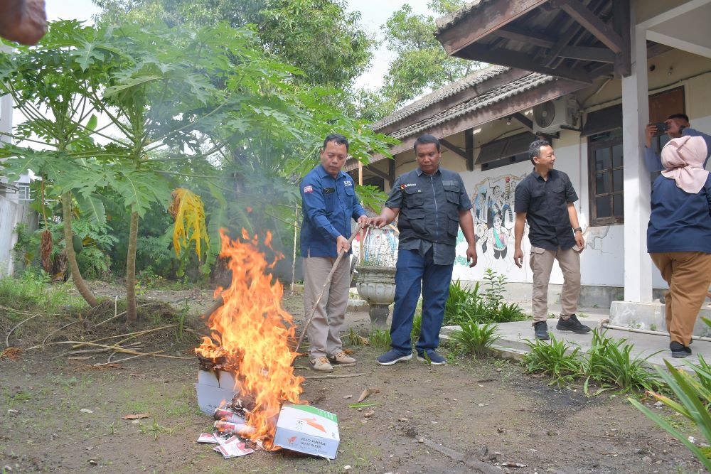 Awasi Pemusnahan 1777 Surat Suara Rusak dan Kelebihan