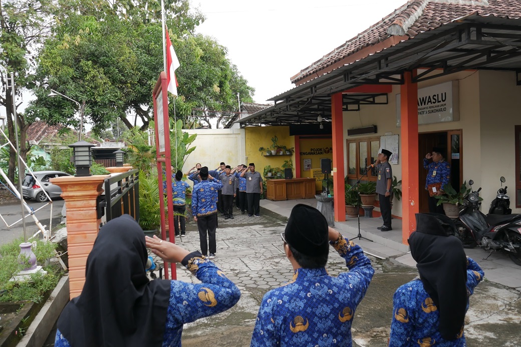 Hari Kebangkitan Nasional, Bawaslu Sukoharjo Gelar Upacara Bendera