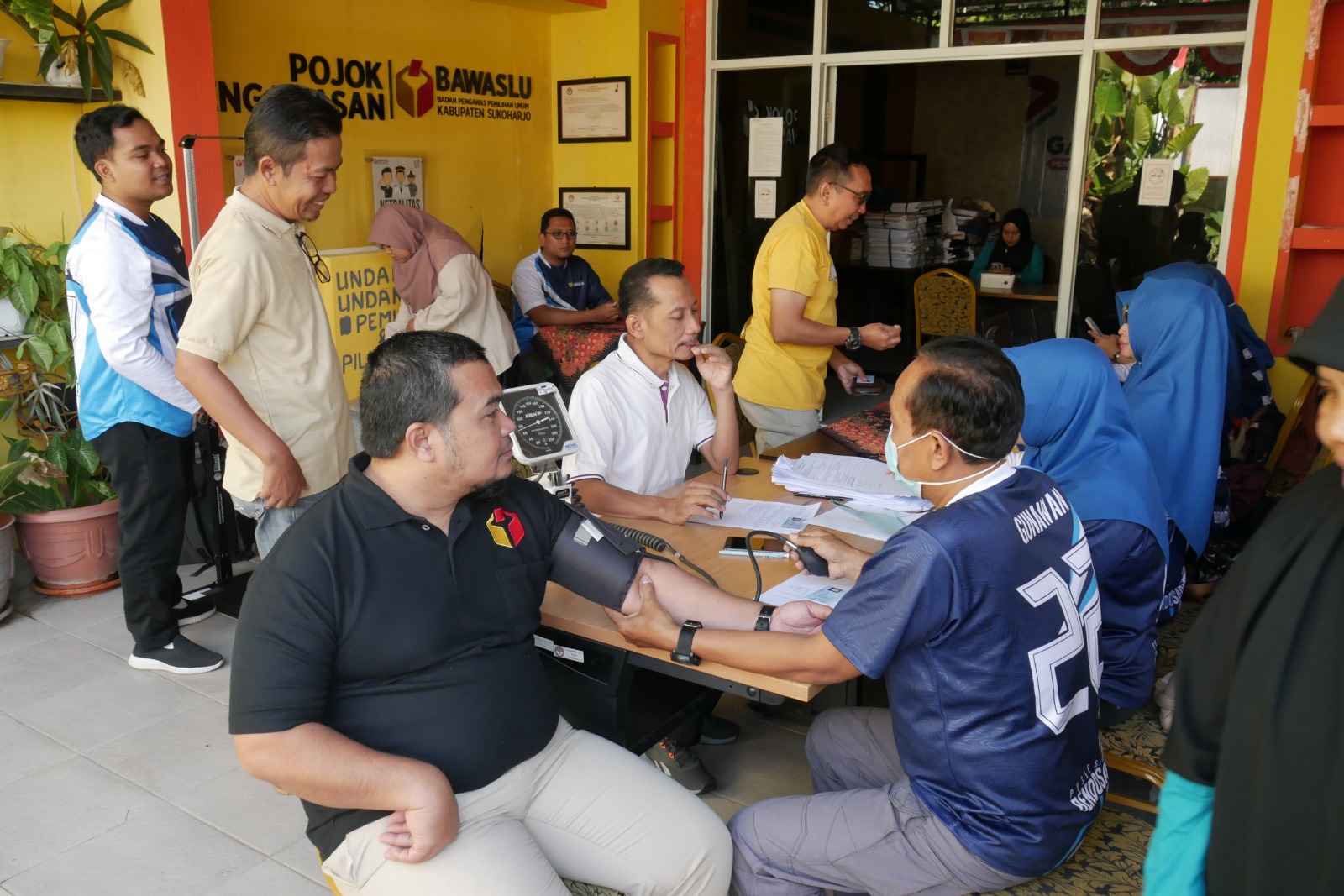 Seluruh Jajaran Bawaslu Sukoharjo Ikuti Tes Kesehatan dan Turnamen Tenis Meja dalam Rangka HUT Kabupaten Sukoharjo Ke-79