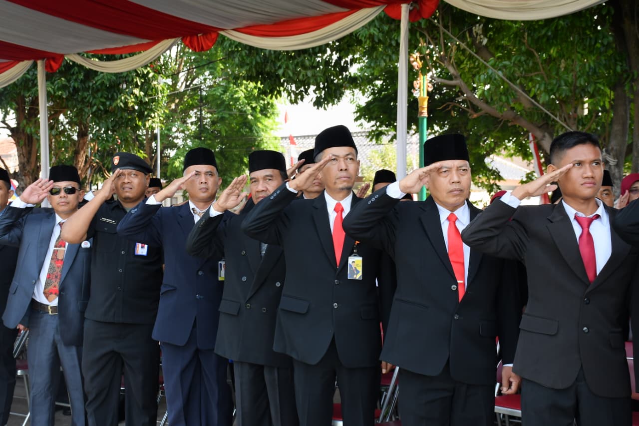 Pimpinan Bawaslu Sukoharjo Ikuti Upacara Kemerdekaan di Alun-Alun Satya Negara
