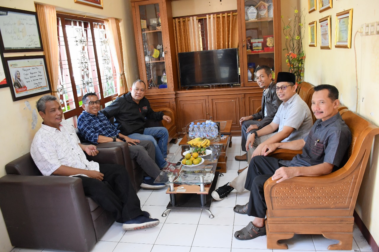 Bawaslu Sukoharjo Sambut Kehadiran Totok Hariyono Dalam Rangka Kunjungan Kerja dan Persiapan Seminar Nasional