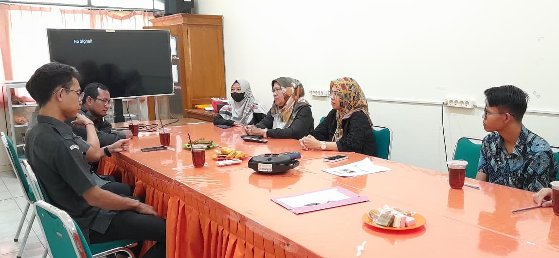 Dari Aula ke Arena Debat Bawaslu Sukoharjo Bangun Semangat Hukum Pemilu di Kampus Univet