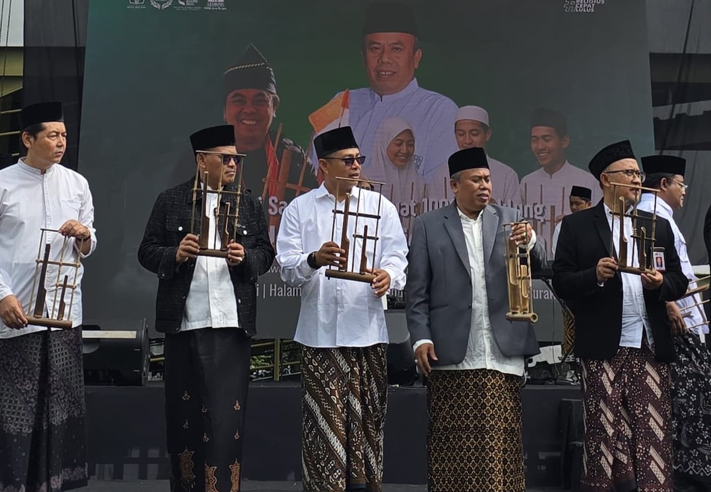 Santri, Mahasiswa, dan Demokrasi Bawaslu Sukoharjo Turut Warnai Panggung Hari Santri di UIN Surakarta