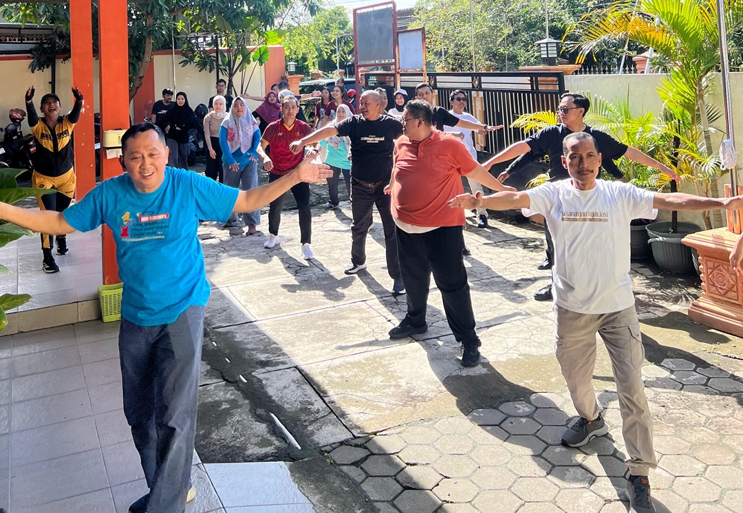 Awali Tahun dengan Semangat, Bawaslu Sukoharjo Gelar Senam Jumat Sehati