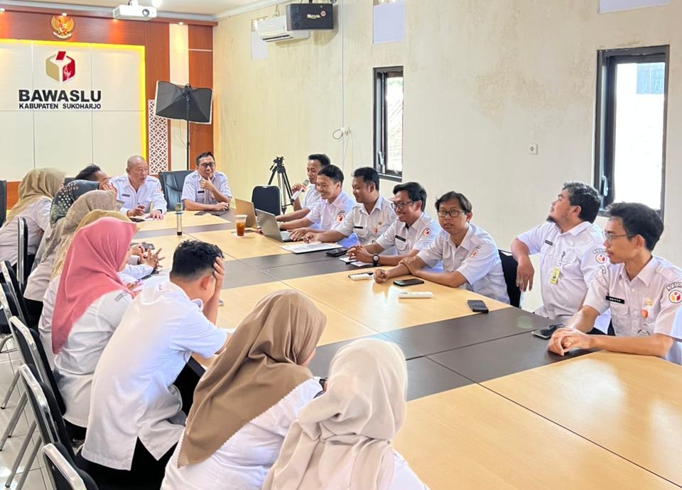 Tingkatkan Kapasitas Digital, Bawaslu Sukoharjo Gelar Pelatihan Kehumasan dan Pemanfaatan AI