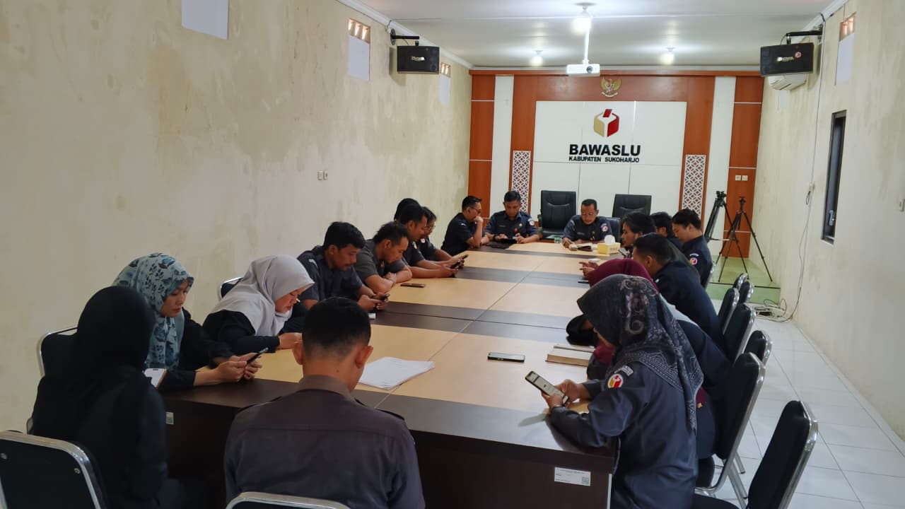Jaga Demokrasi, Jaga Hati, Bawaslu Sukoharjo Rutinkan Tadarus Bersama Selama Ramadan 1447 H