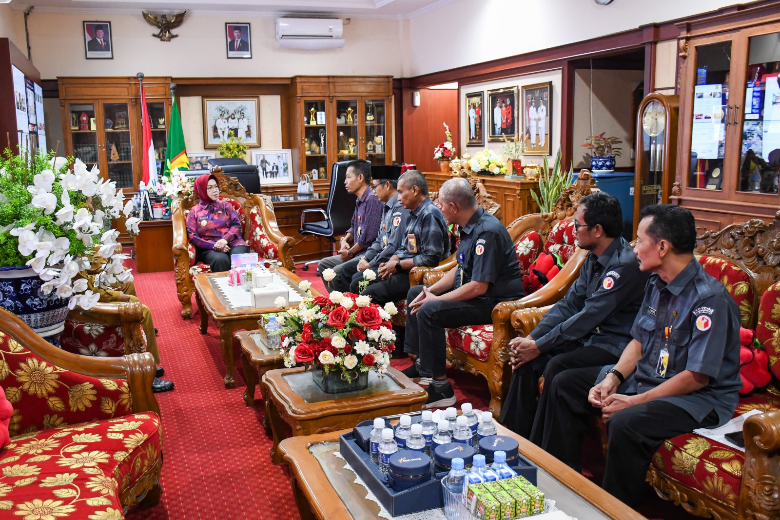 Bahas Sinergi dan Kerja Sama, Bawaslu Sukoharjo Gelar Audiensi dengan Bupati Sukoharjo Etik Suryani