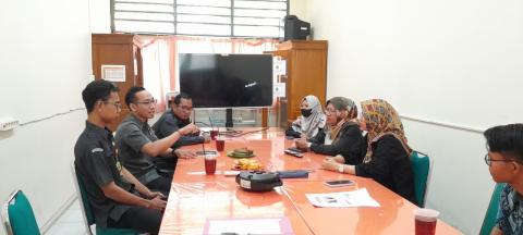 Dari Aula ke Arena Debat Bawaslu Sukoharjo Bangun Semangat Hukum Pemilu di Kampus Univet 2