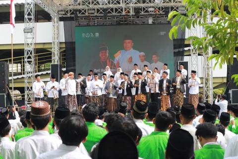 Santri, Mahasiswa, dan Demokrasi Bawaslu Sukoharjo Turut Warnai Panggung Hari Santri di UIN Surakarta 2