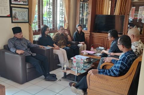 Rampungkan Magang di Bawaslu Sukoharjo, Univet Bantara Lakukan Penarikan Mahasiswi Magang 2