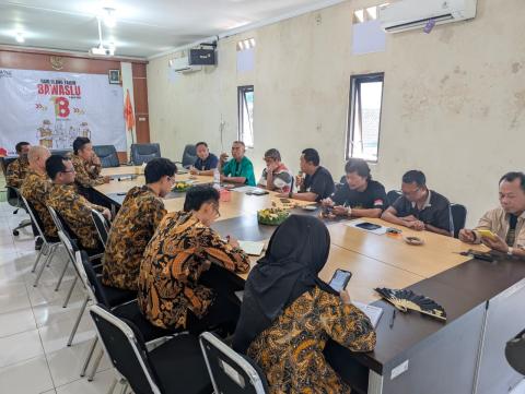 Bawaslu Sukoharjo dan Forum Aliansi Aktivis Sukoharjo (FAAS) Jalin Kolaborasi Perkuat Demokrasi Masyarakat 2