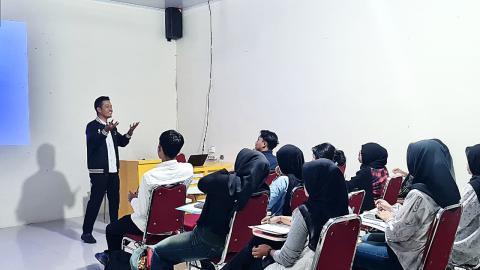 Dari Kelas ke Demokrasi Bawaslu Sukoharjo Sukses Pikat Mahasiswa Lintas Jurusan dalam Bawaslu Mengajar 2