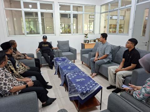 Sepakati Pentingnya Pendidikan Demokrasi, Bawaslu Sukoharjo Jajaki Pembaruan MoU dengan SMA CT Arsa Foundation
