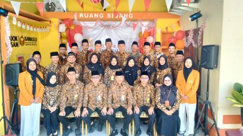 Rayakan HUT ke-8 secara Sederhana, Bawaslu Sukoharjo Pererat Solidaritas Internal 2