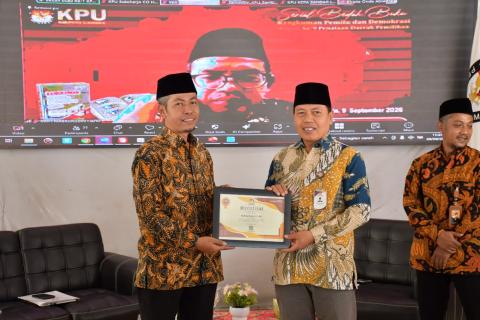 Ketua Bawaslu Kabupaten Sukoharjo Jadi Panelis Bedah Buku Kepemiluan 2
