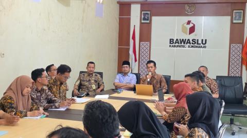 Tingkatkan Kapasitas SDM, Bawaslu Sukoharjo Gelar Rapat Internal Bahas Tahapan Pemilu
