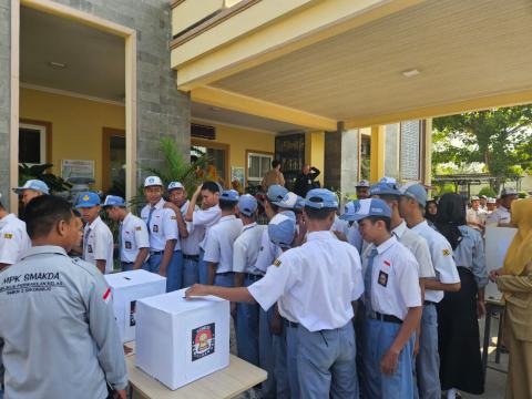 Bawaslu Sukoharjo Hadir di Pilketos SMKN 2 Sukoharjo, Tanamkan Demokrasi Luber Jurdil Sejak Dini 2