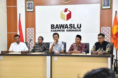 Bawaslu Sukoharjo dan UIN Raden Mas Said Gelar Simulasi Mediasi PSPP, Mahasiswa Praktik Langsung Proses Mediasi 2