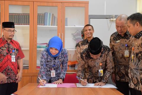 Kolaborasi Berlanjut, Bawaslu Sukoharjo dan SMAN 3 Sukoharjo Resmi Jalin Kerja Sama