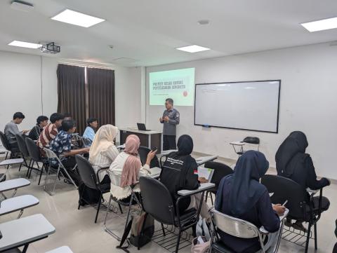 Pertemuan Keenam Kelas Sengketa, Bawaslu Sukoharjo Bekali Mahasiswa Latihan Penyusunan Permohonan Penyelesaian Sengketa Pemilu