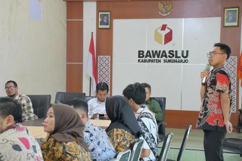 Tingkatkan Keterampilan Fasilitasi Mediasi, Bawaslu Sukoharjo Gelar Rapat Peningkatan Kapasitas InternalTingkatkan Keterampilan Fasilitasi Mediasi, Bawaslu Sukoharjo Gelar Rapat Peningkatan Kapasitas Internal 2
