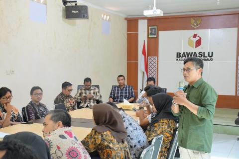 Tingkatkan Keterampilan Fasilitasi Mediasi, Bawaslu Sukoharjo Gelar Rapat Peningkatan Kapasitas Internal