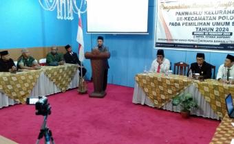 Ketua Panwaslu Kecamatan Polokarto Melantik 17 PKD