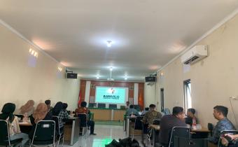 Suasana Rapat koordinasi persiapan tes wawancara Panitia Pengawas Tempat Pemungutan Suara (PTPS)