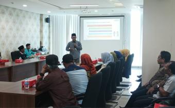 Sosialisasi Pendidikan Politik : Anggota Bawaslu Sukoharjo Berikan Pemahaman Partisipasi Pemilih