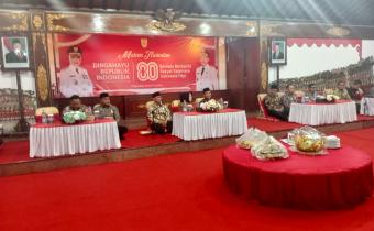 Bawaslu Sukoharjo Berpartisipasi dalam Tradisi Malam Tirakatan Sambut Kemerdekaan