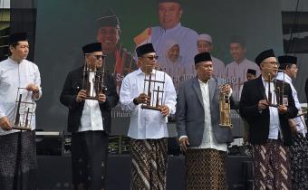 Santri, Mahasiswa, dan Demokrasi Bawaslu Sukoharjo Turut Warnai Panggung Hari Santri di UIN Surakarta