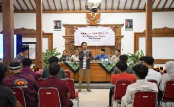 Bawaslu Sukoharjo dan KKN UNNES Bersinergi Tingkatkan Literasi Demokrasi di Desa Pranan