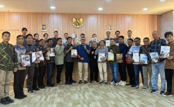 Bawaslu Sukoharjo Serahkan Laporan Akhir Divisi Pencegahan, Parmas, dan Humas ke Bawaslu RI