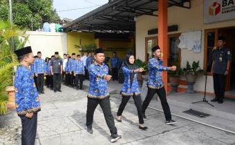 Upacara HUT Ke-54 KORPRI di Bawaslu Sukoharjo, Momentum Perkuat Komitmen ASN untuk Bangsa dan Negara