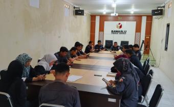 Jaga Demokrasi, Jaga Hati, Bawaslu Sukoharjo Rutinkan Tadarus Bersama Selama Ramadan 1447 H