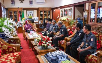 Bahas Sinergi dan Kerja Sama, Bawaslu Sukoharjo Gelar Audiensi dengan Bupati Sukoharjo Etik Suryani