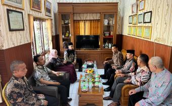 Tekankan Semangat dan Integritas, Anggota Bawaslu RI Lolly Suhenty Lakukan Kunjungan ke Bawaslu Sukoharjo