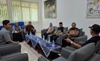 Sepakati Pentingnya Pendidikan Demokrasi, Bawaslu Sukoharjo Jajaki Pembaruan MoU dengan SMA CT Arsa Foundation