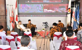 Ketua Bawaslu Kabupaten Sukoharjo Jadi Panelis Bedah Buku Kepemiluan