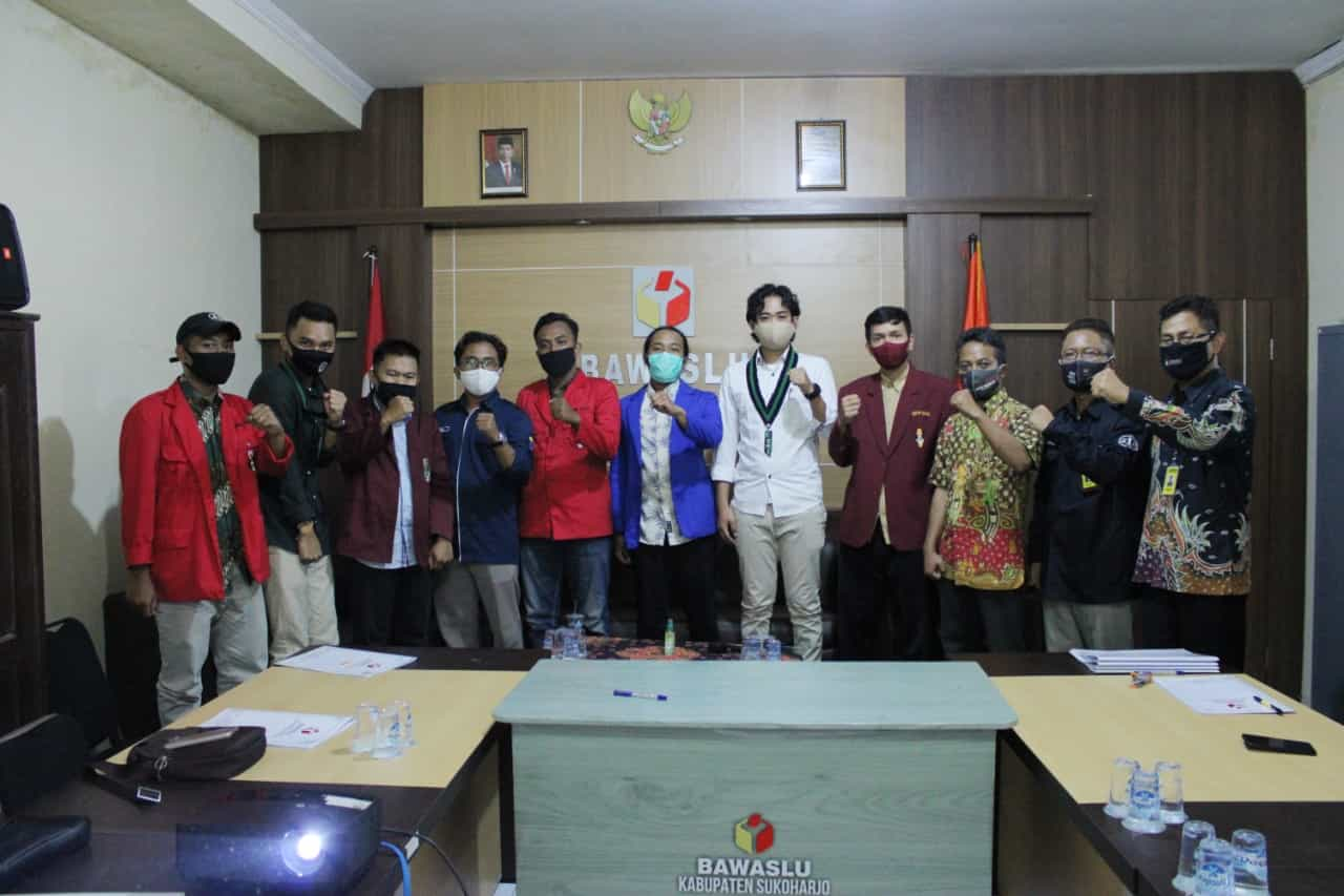 Foto bersama usai Penandatanganan MOU dengan  Organisasi Mahasiswa