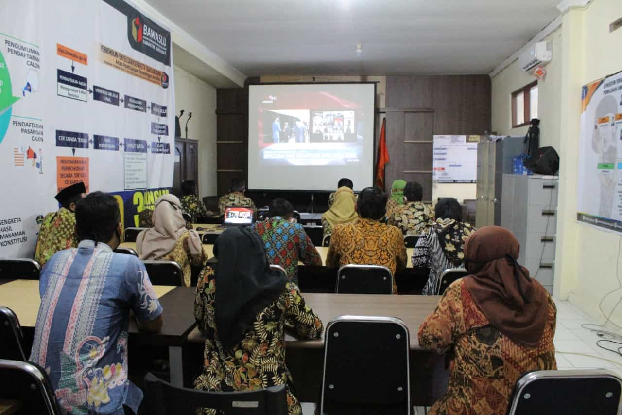 Sasana Upacara Hari Kesaktian Pancasila secara virtual  di Bawaslu Kabupaten Sukoharjo