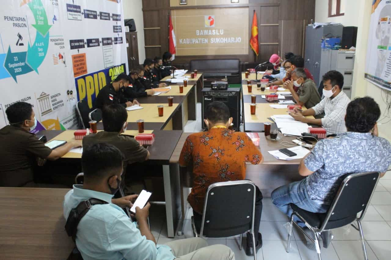 Rapat Peraturan Kampanye di Kantor sekretariat Bawaslu Kabupaten Sukoharjo 